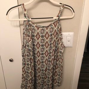 Pattern dress with open shoulders & long sleeves